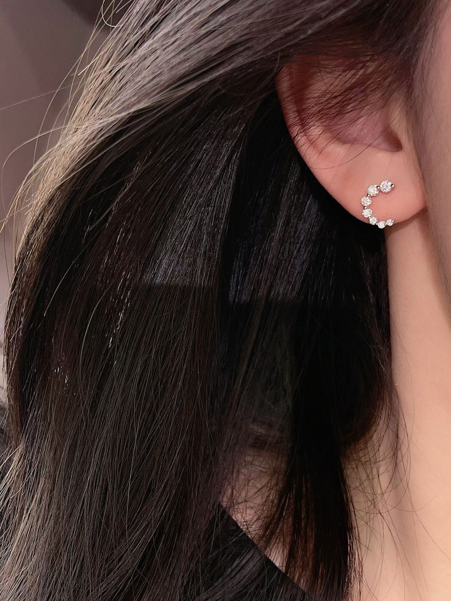 18k鑲嵌培育鑽月亮C造型耳環