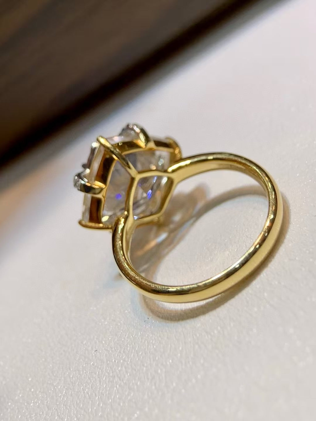 18k金鑲白水晶藍寶石戒指