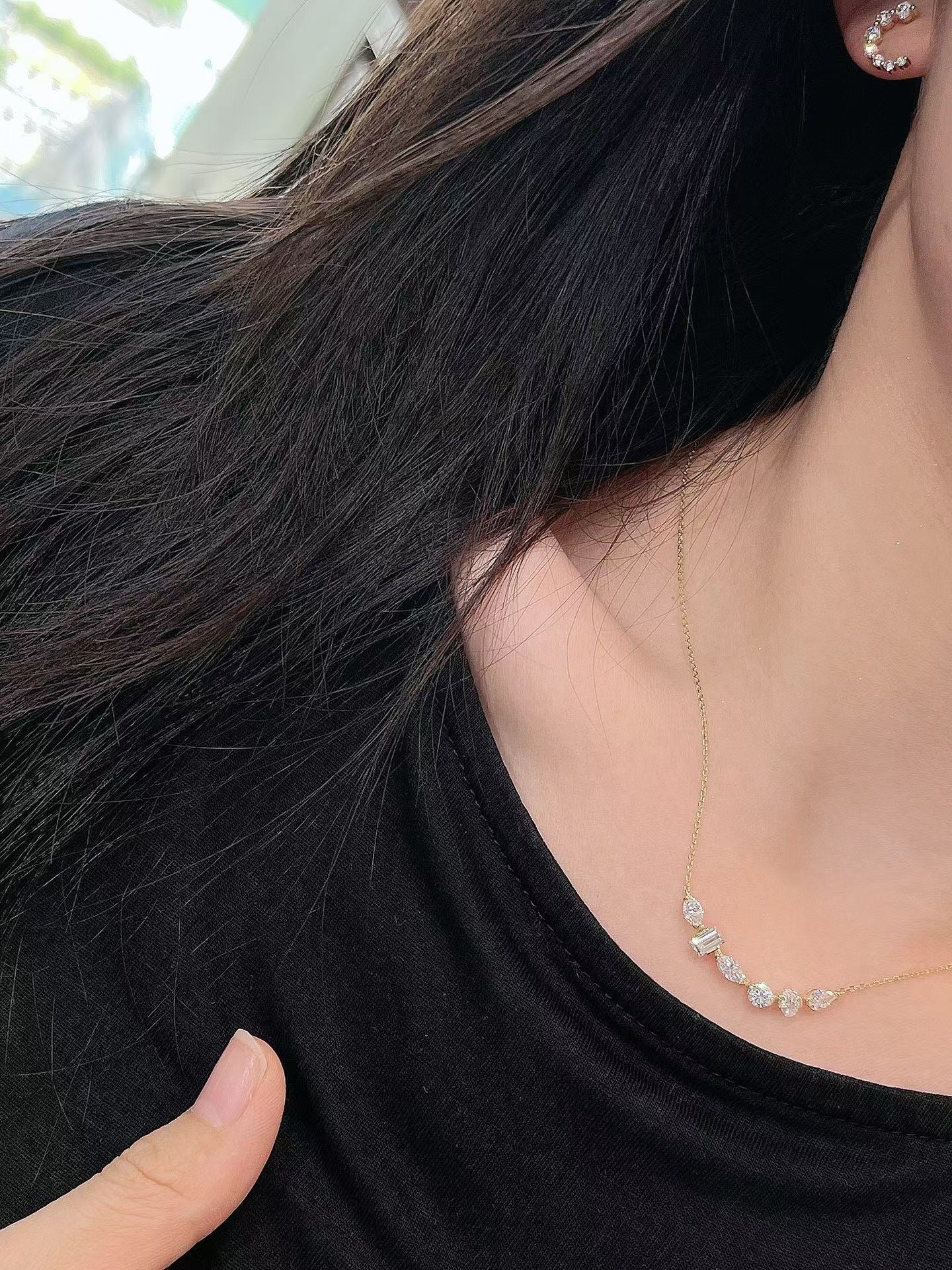 18k鑲嵌培育鑽月亮C造型耳環