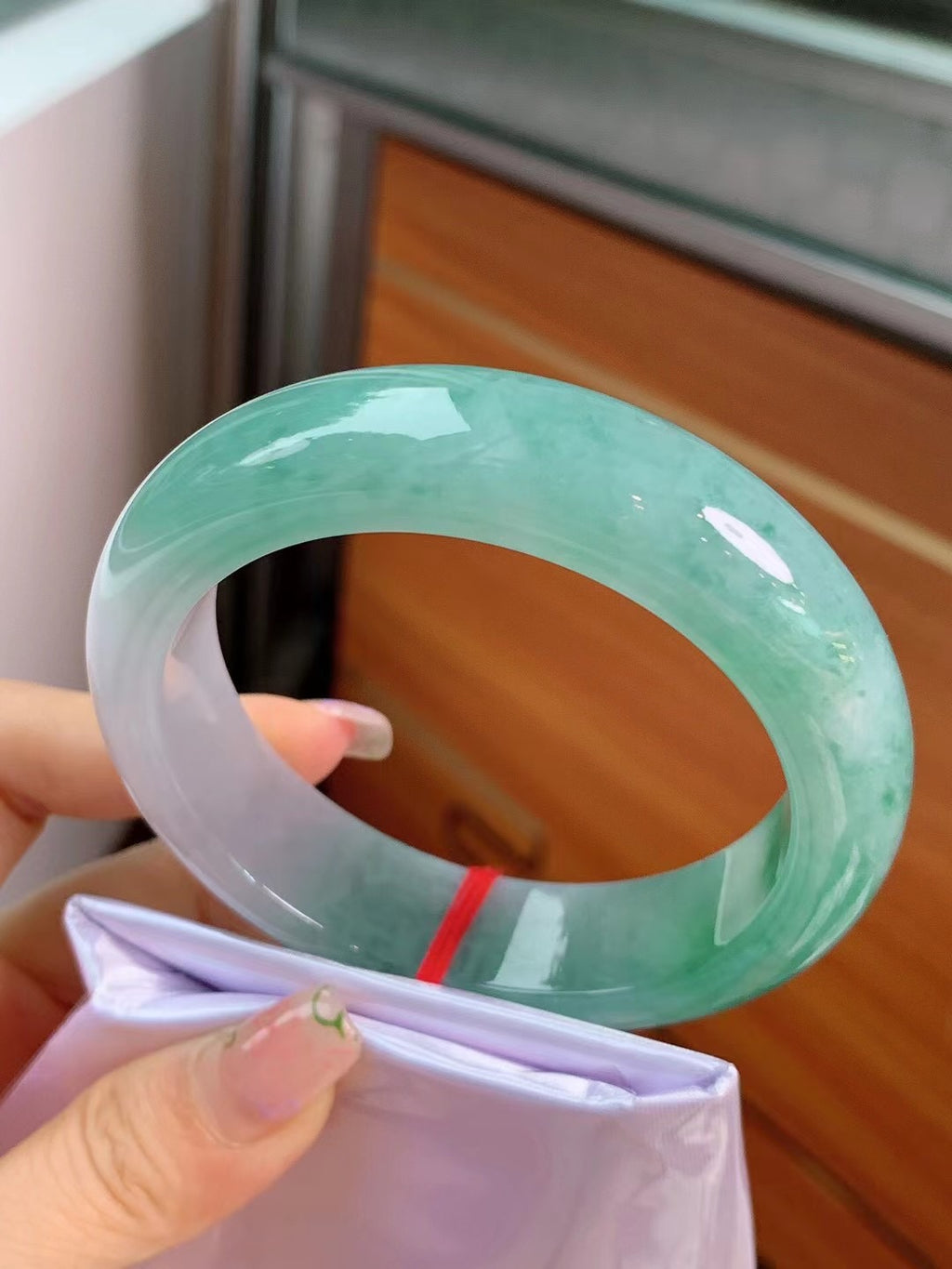 翡翠水潤飄綠59寬版正圈手鐲