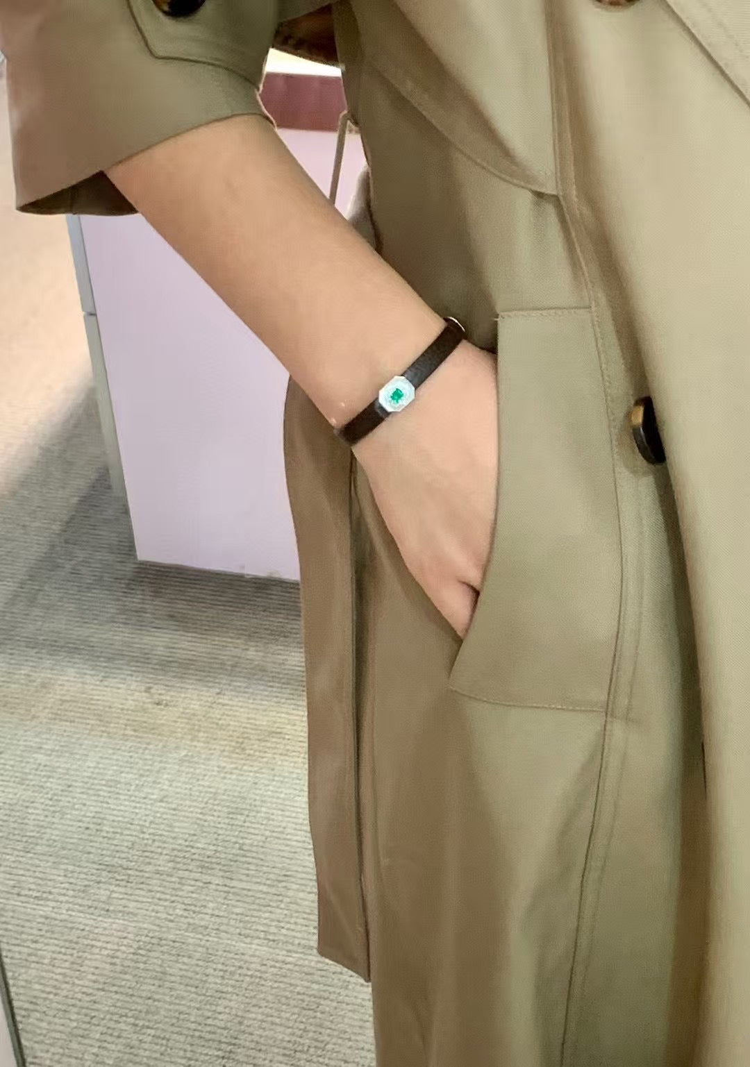 18k金鑲祖母綠白貝手鐲吊墜兩用款