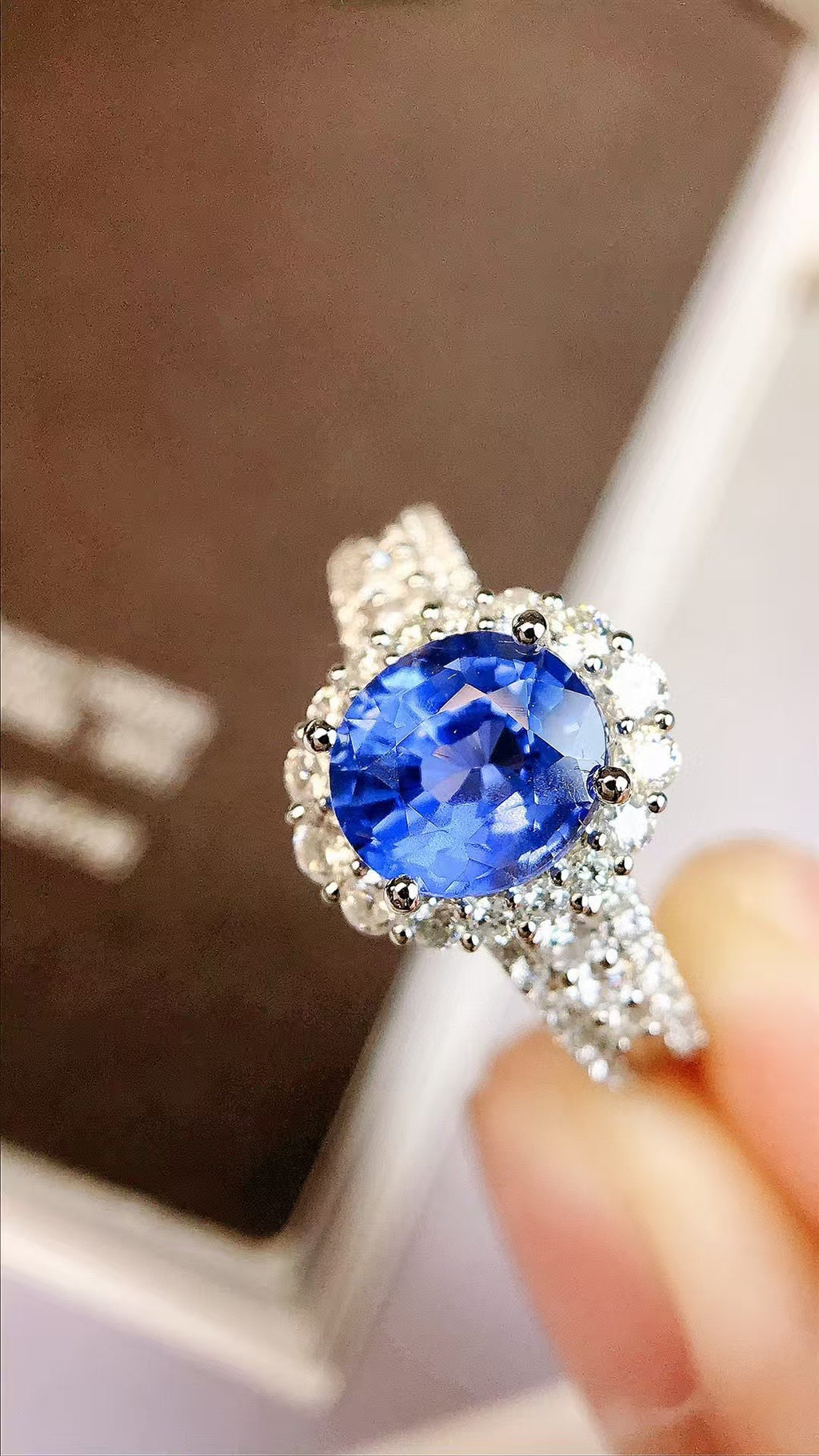 18k金鑲藍寶石戒指