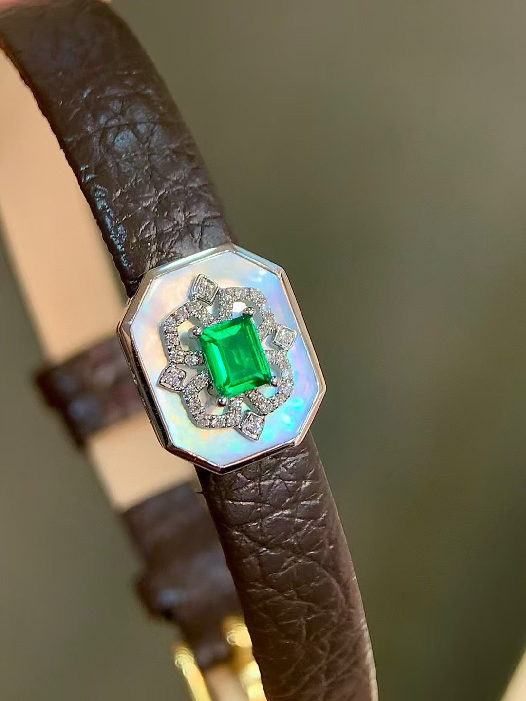 18k金鑲祖母綠白貝手鐲吊墜兩用款