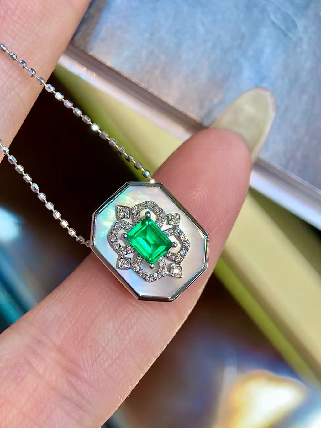 18k金鑲祖母綠白貝手鐲吊墜兩用款