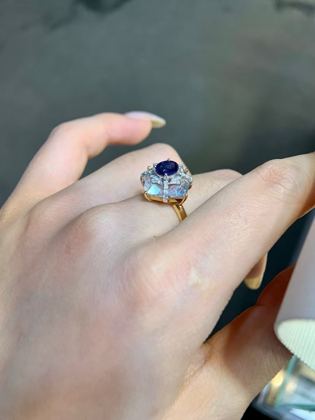 18k金鑲白水晶藍寶石戒指