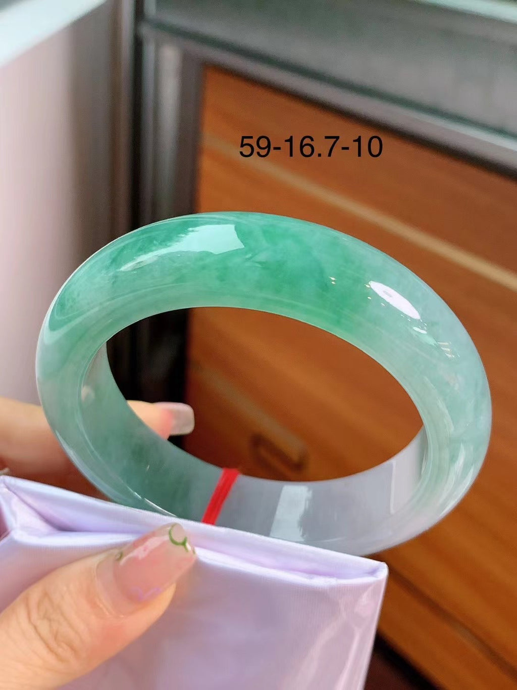 翡翠水潤飄綠59寬版正圈手鐲