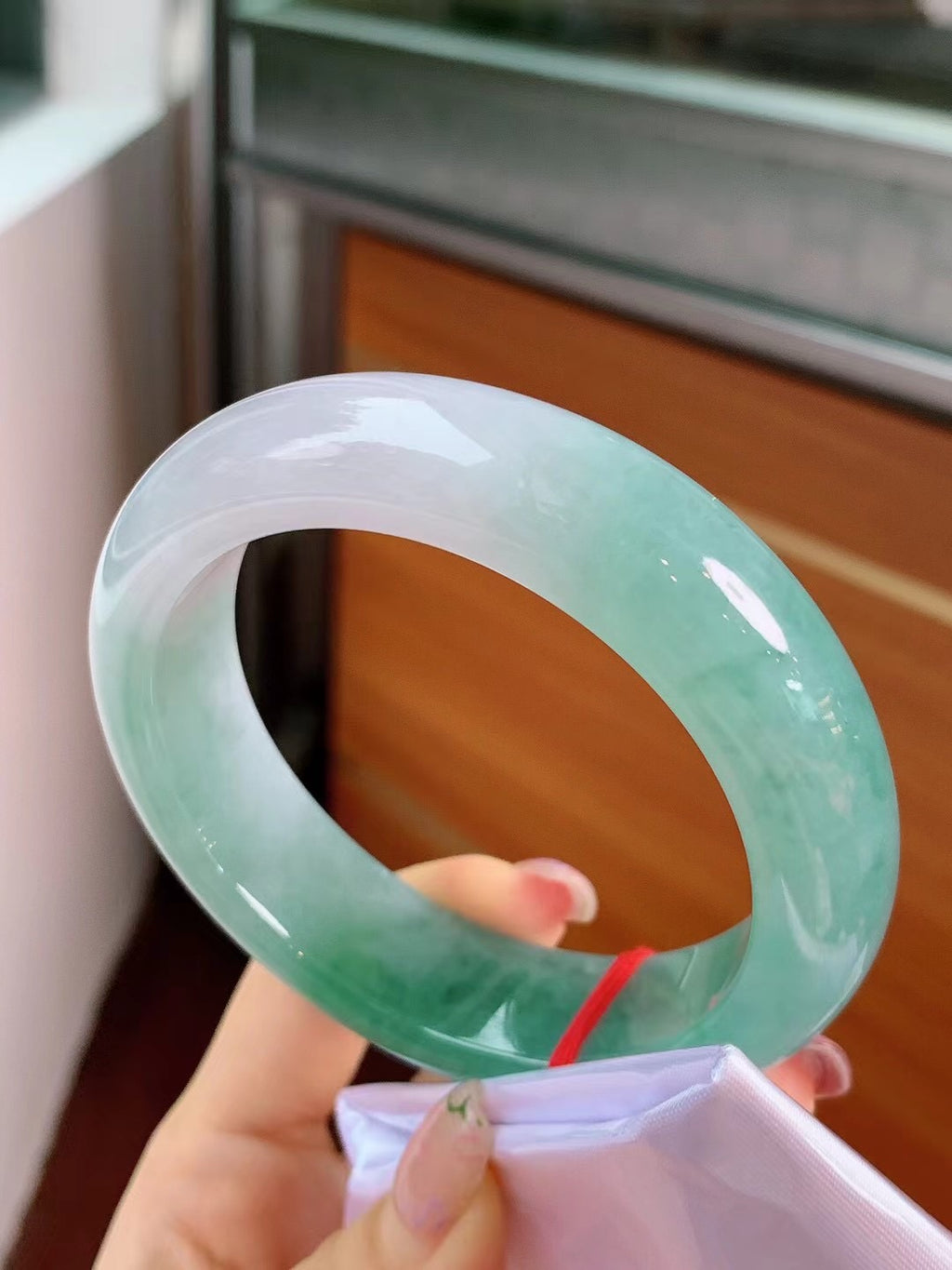 翡翠水潤飄綠59寬版正圈手鐲