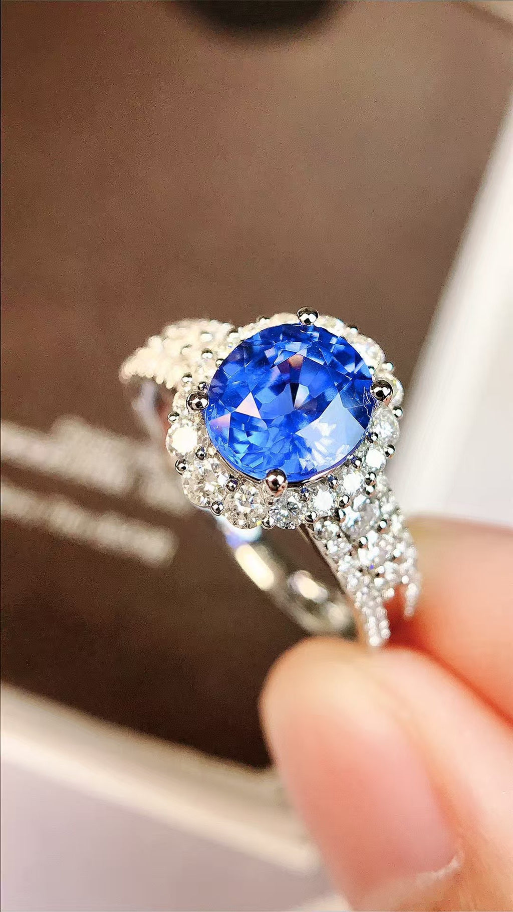 18k金鑲藍寶石戒指