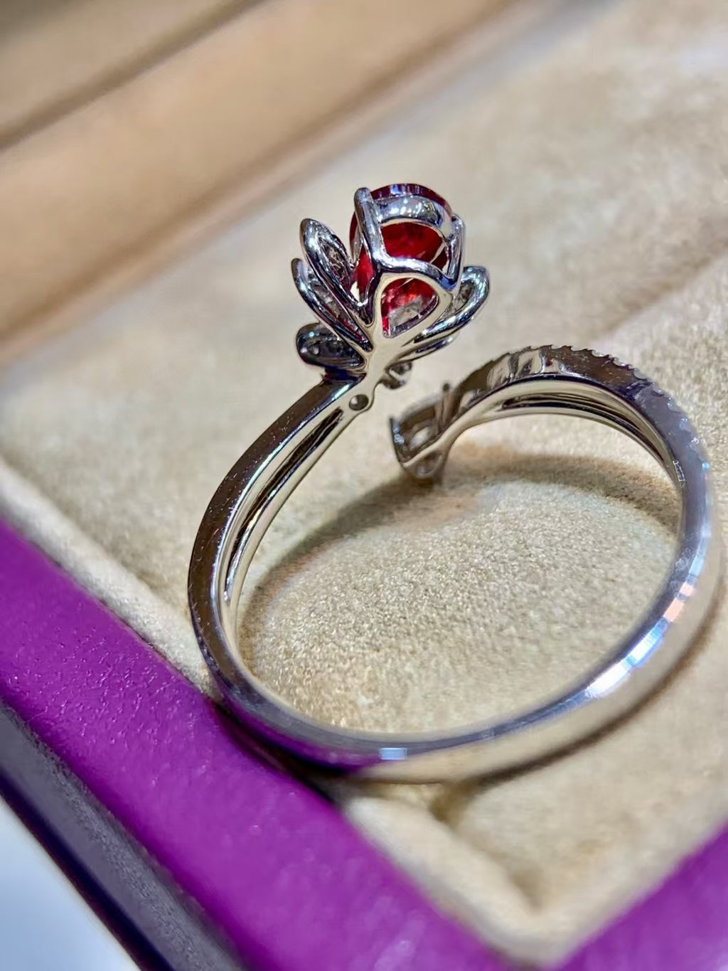 18k金鑲紅寶石戒指