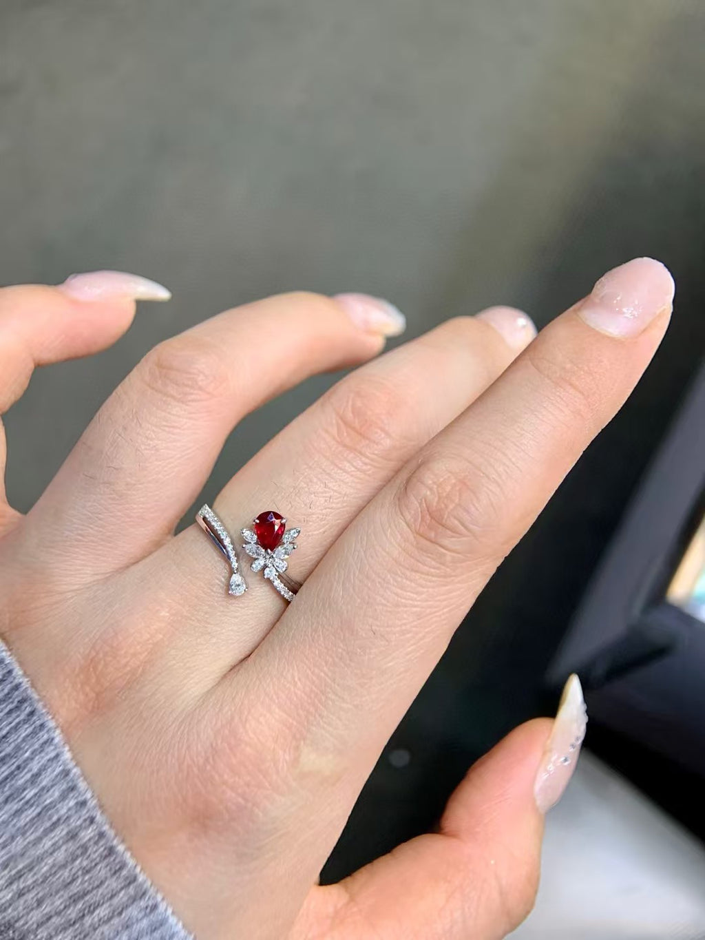 18k金鑲紅寶石戒指